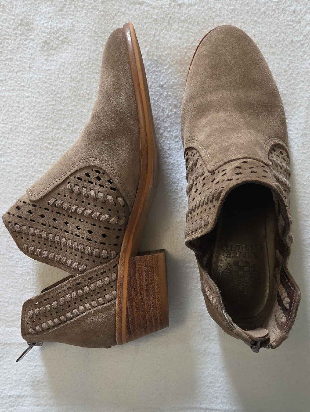 Vince Camuto Suede Cutout Ankle Booties in Taupe Womens 7M